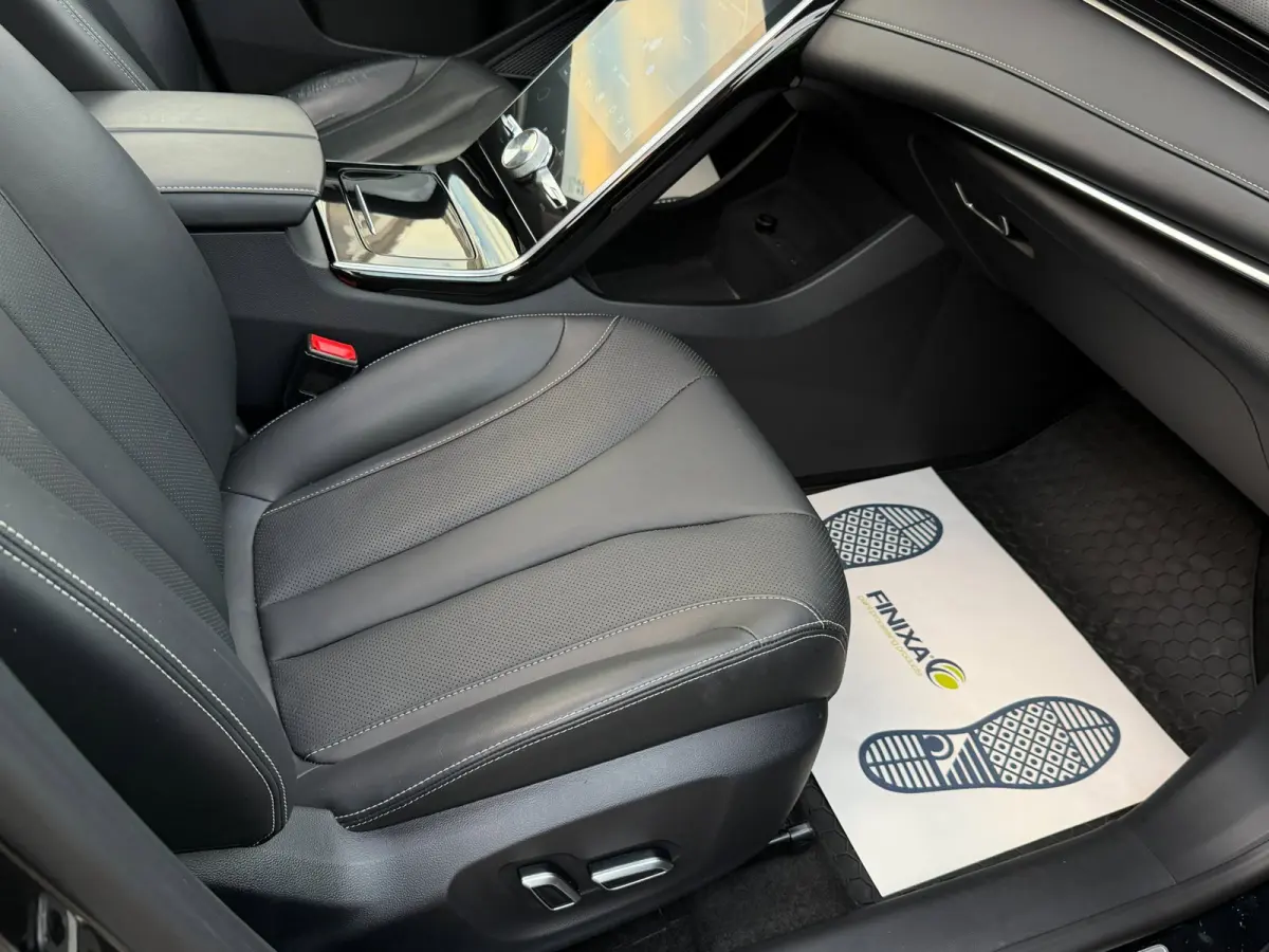 AWD Performance 70 kWh l Trekhaak l BOSE l Sfeerverlichting