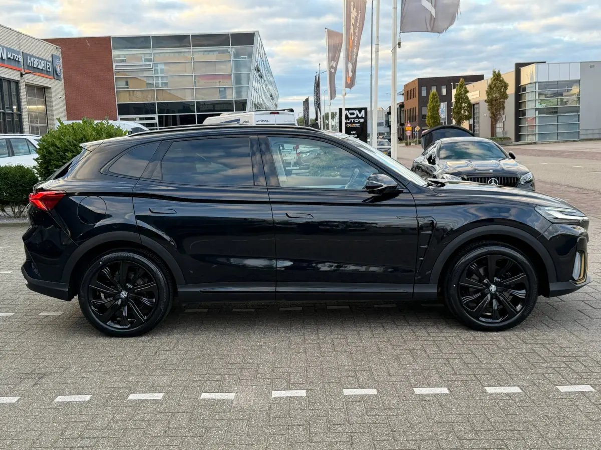 AWD Performance 70 kWh l Trekhaak l BOSE l Sfeerverlichting
