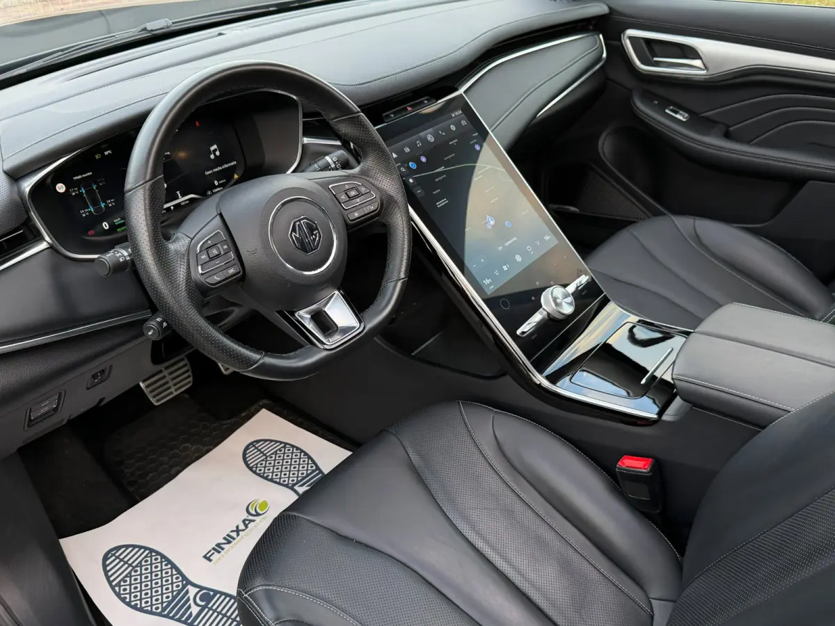 AWD Performance 70 kWh l Trekhaak l BOSE l Sfeerverlichting