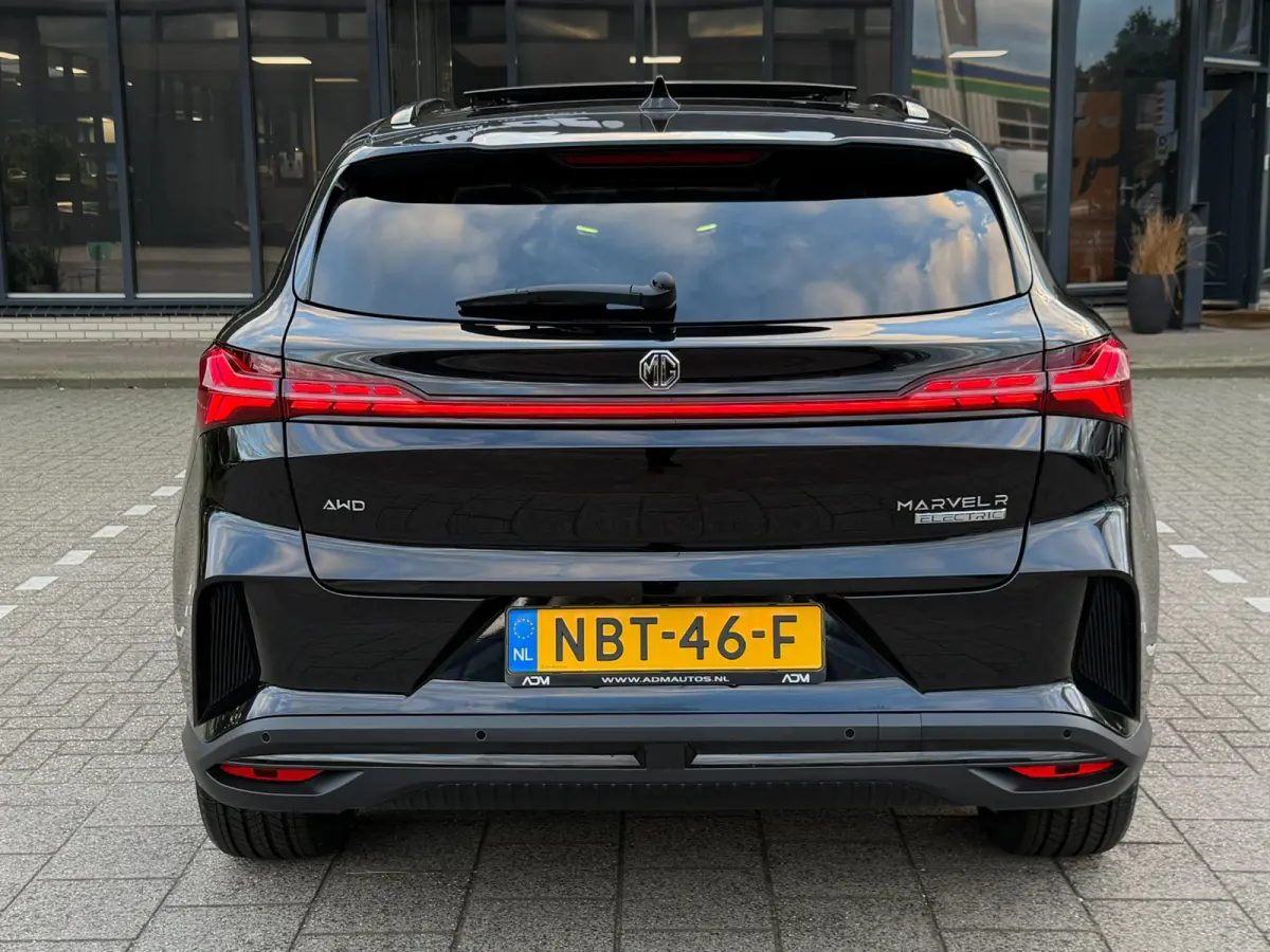 AWD Performance 70 kWh l Trekhaak l BOSE l Sfeerverlichting