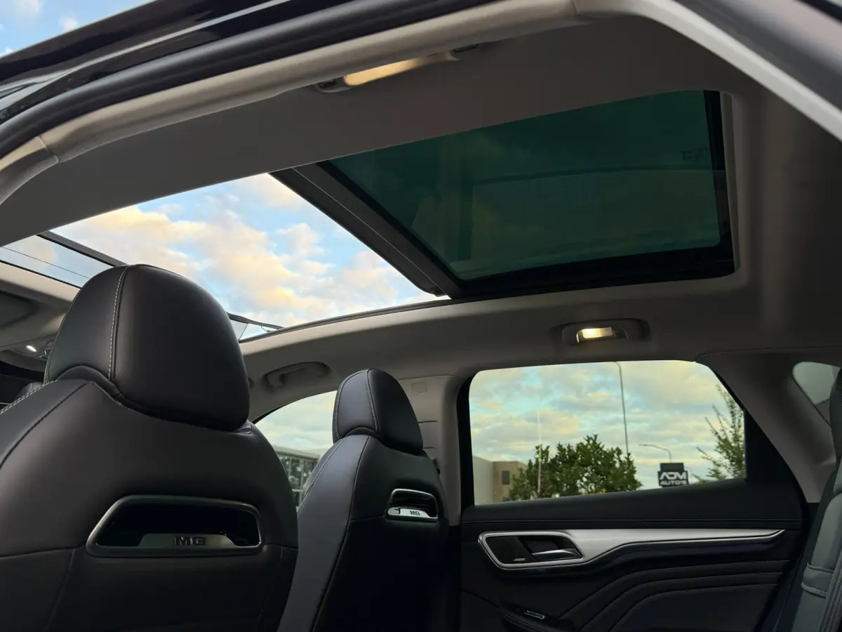 AWD Performance 70 kWh l Trekhaak l BOSE l Sfeerverlichting