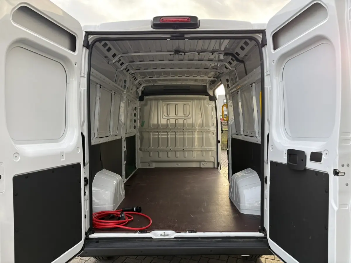 Electric 3.5t L3H2 Zwaar 110 kWh ECC | Navigatie | Camera