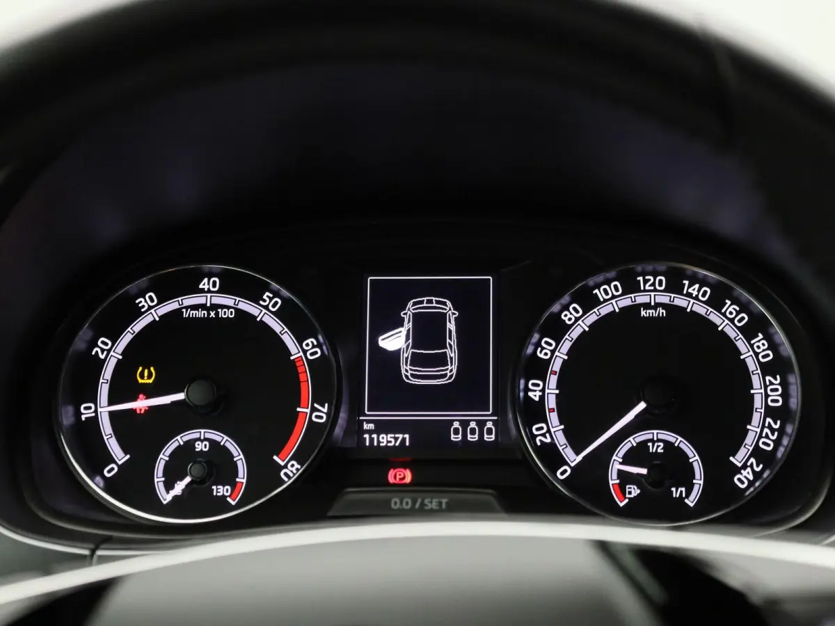 1.0 TSI Business Edition | APPLE CARPLAY - ANDROID AUTO | STOELVERWARMING | KEYLESS START | CRUISE CONTROL | AIRCO | NAVIGATIE |