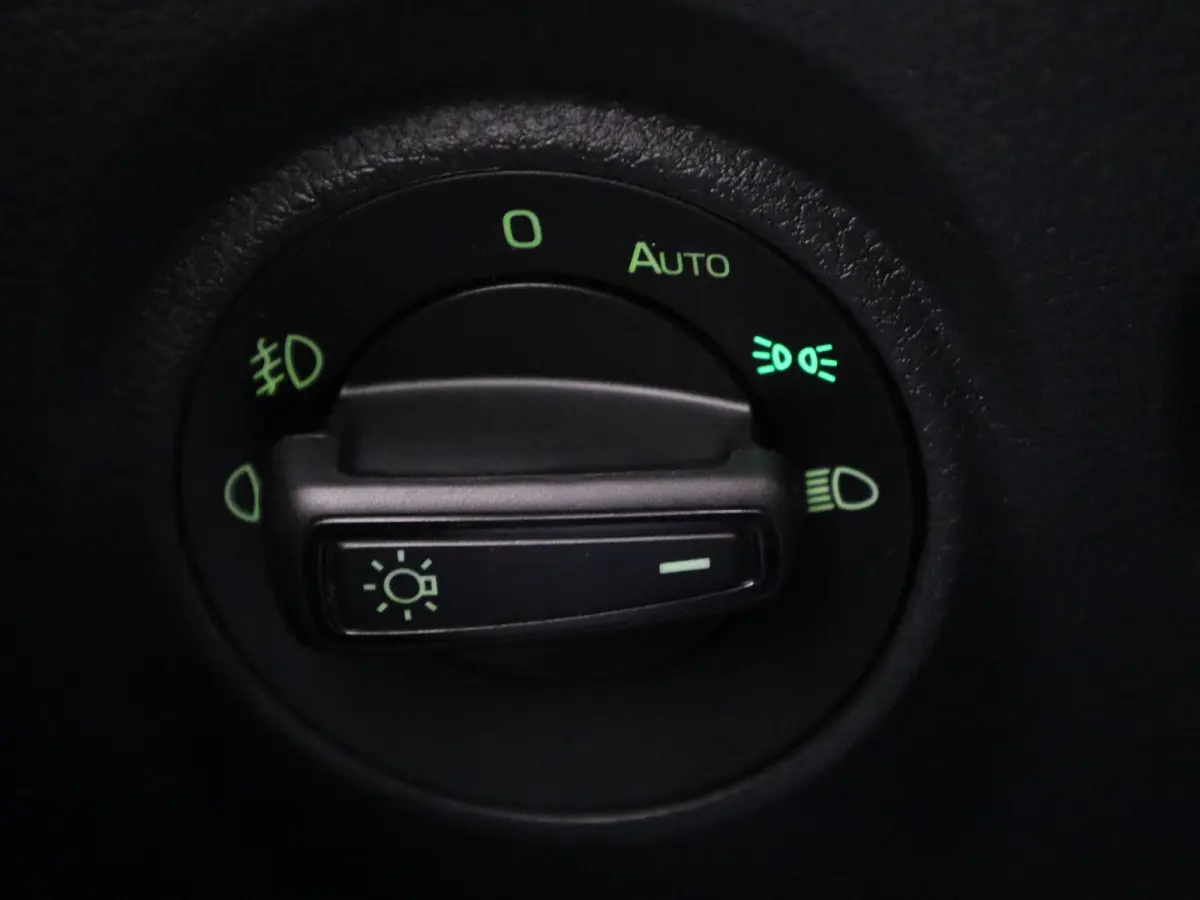 1.0 TSI Business Edition | APPLE CARPLAY - ANDROID AUTO | STOELVERWARMING | KEYLESS START | CRUISE CONTROL | AIRCO | NAVIGATIE |