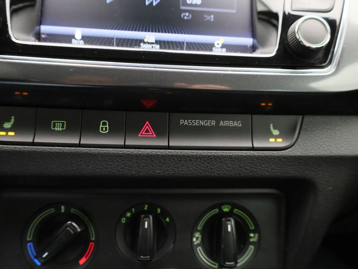 1.0 TSI Business Edition | APPLE CARPLAY - ANDROID AUTO | STOELVERWARMING | KEYLESS START | CRUISE CONTROL | AIRCO | NAVIGATIE |