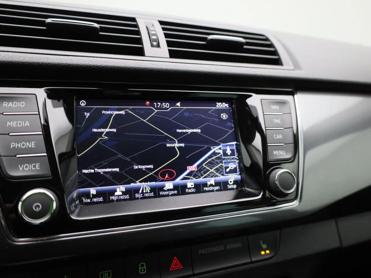 1.0 TSI Business Edition | APPLE CARPLAY - ANDROID AUTO | STOELVERWARMING | KEYLESS START | CRUISE CONTROL | AIRCO | NAVIGATIE |