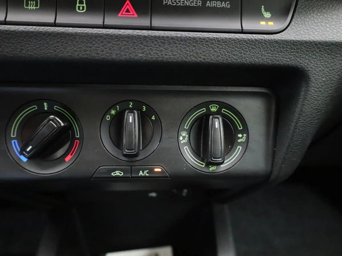 1.0 TSI Business Edition | APPLE CARPLAY - ANDROID AUTO | STOELVERWARMING | KEYLESS START | CRUISE CONTROL | AIRCO | NAVIGATIE |
