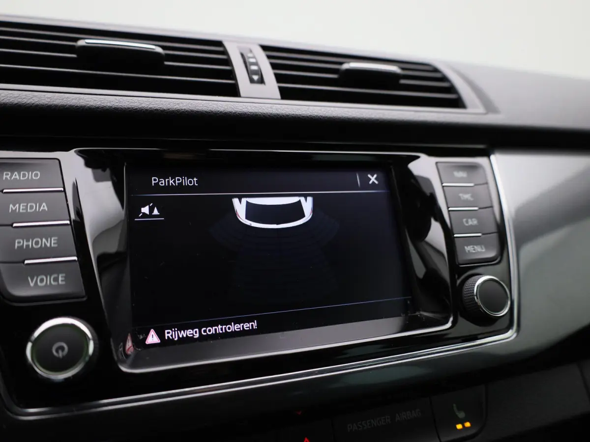 1.0 TSI Business Edition | APPLE CARPLAY - ANDROID AUTO | STOELVERWARMING | KEYLESS START | CRUISE CONTROL | AIRCO | NAVIGATIE |