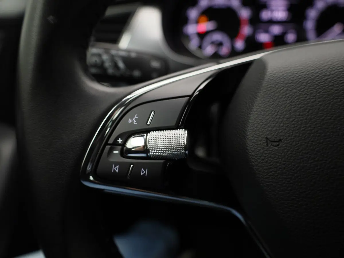 1.0 TSI Business Edition | APPLE CARPLAY - ANDROID AUTO | STOELVERWARMING | KEYLESS START | CRUISE CONTROL | AIRCO | NAVIGATIE |