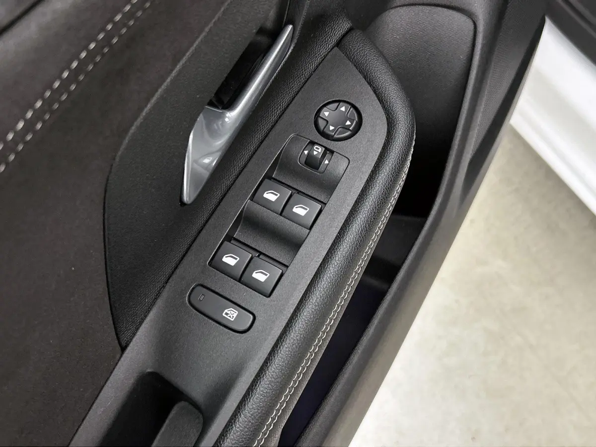 Ultimate 50-kWh 11kw bl. | Stoel-Stuurverwarming | Adaptive cruise control |