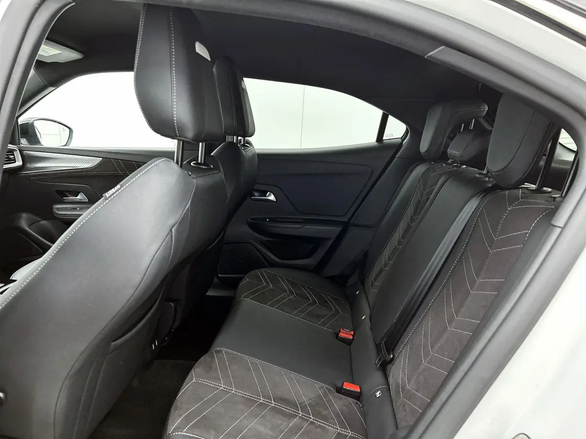 Ultimate 50-kWh 11kw bl. | Stoel-Stuurverwarming | Adaptive cruise control |