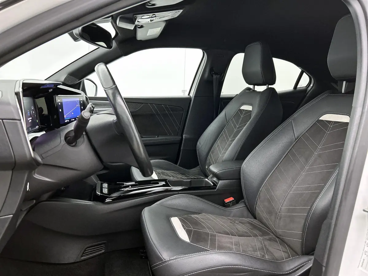 Ultimate 50-kWh 11kw bl. | Stoel-Stuurverwarming | Adaptive cruise control |