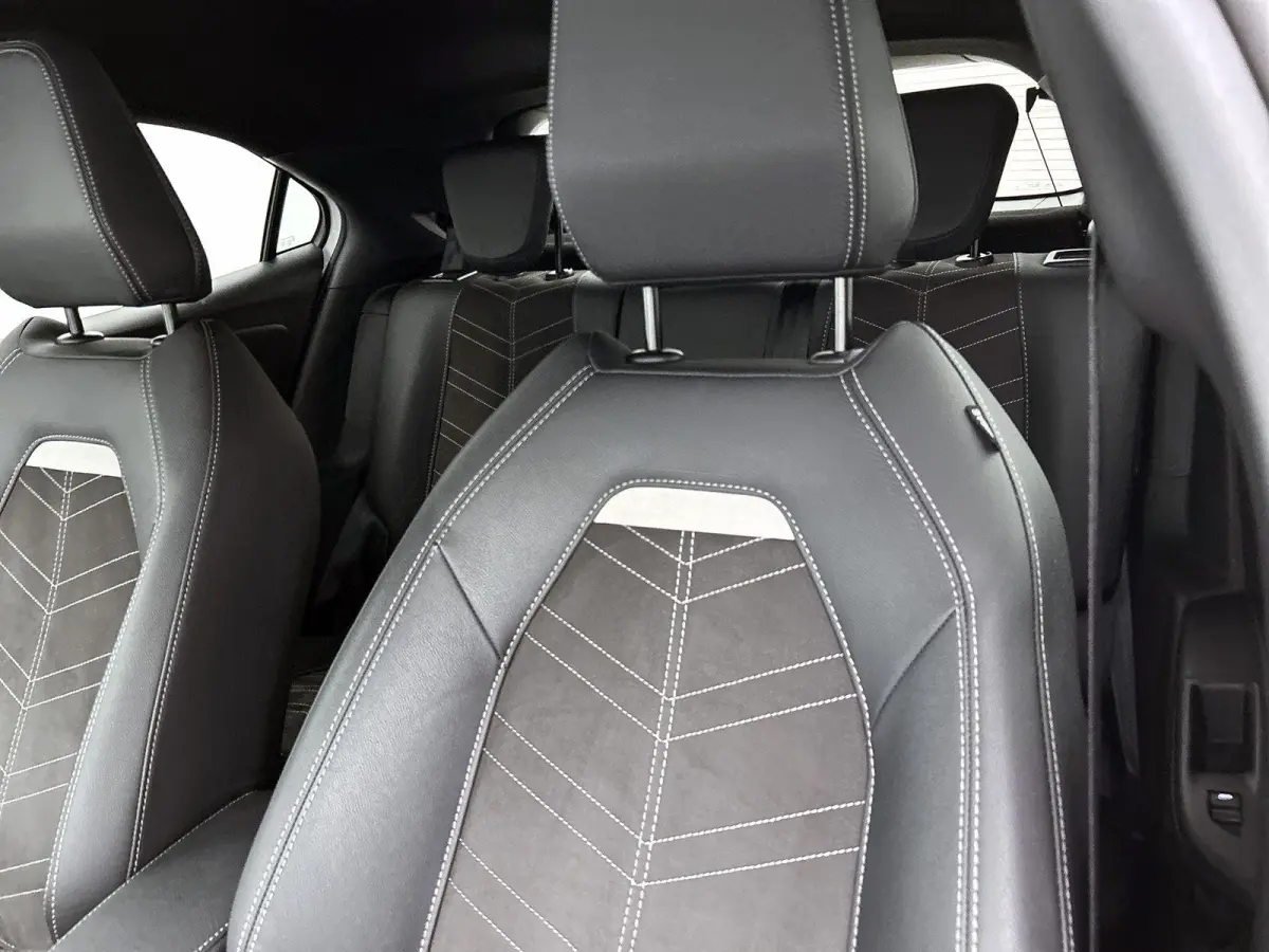 Ultimate 50-kWh 11kw bl. | Stoel-Stuurverwarming | Adaptive cruise control |