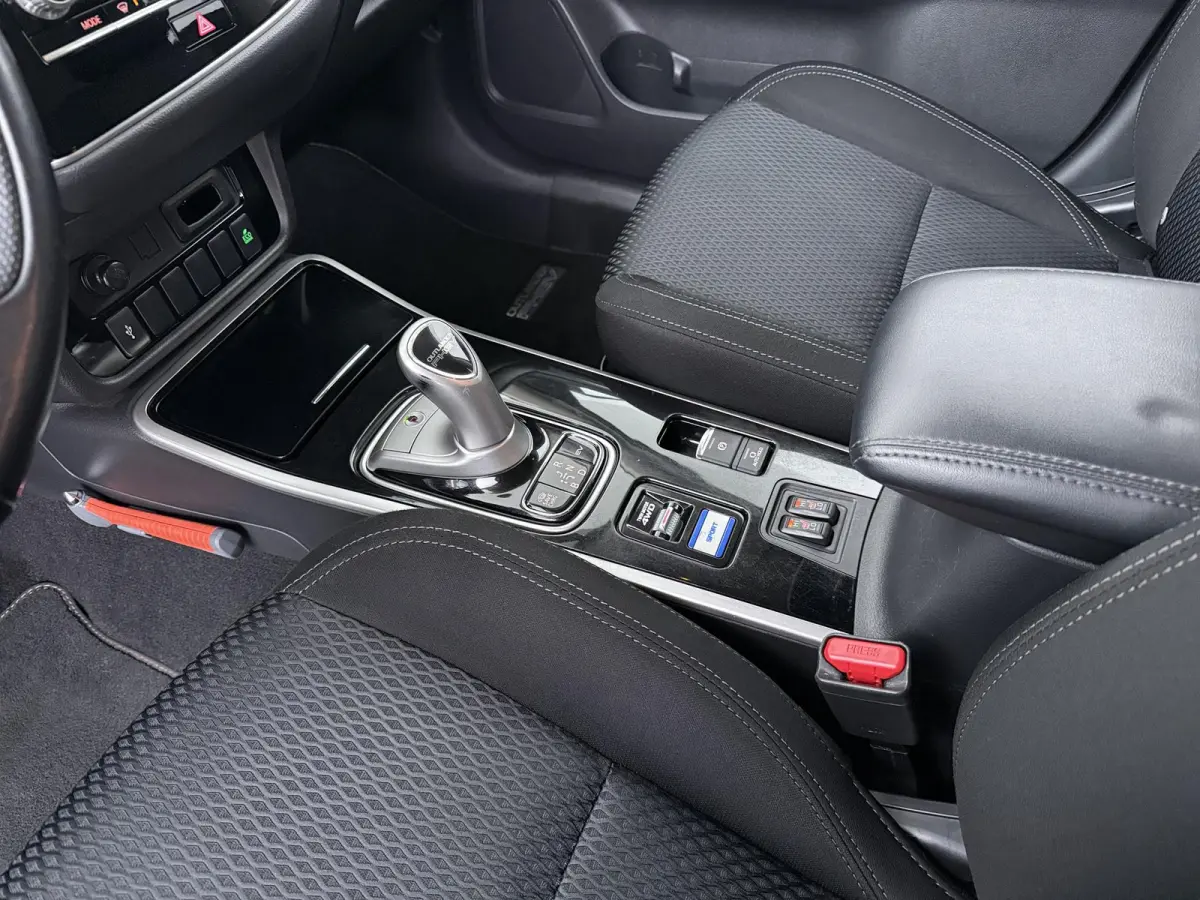 2.4 PHEV Pure Afneembare trekhaak | Stoelverwarming | 4WD