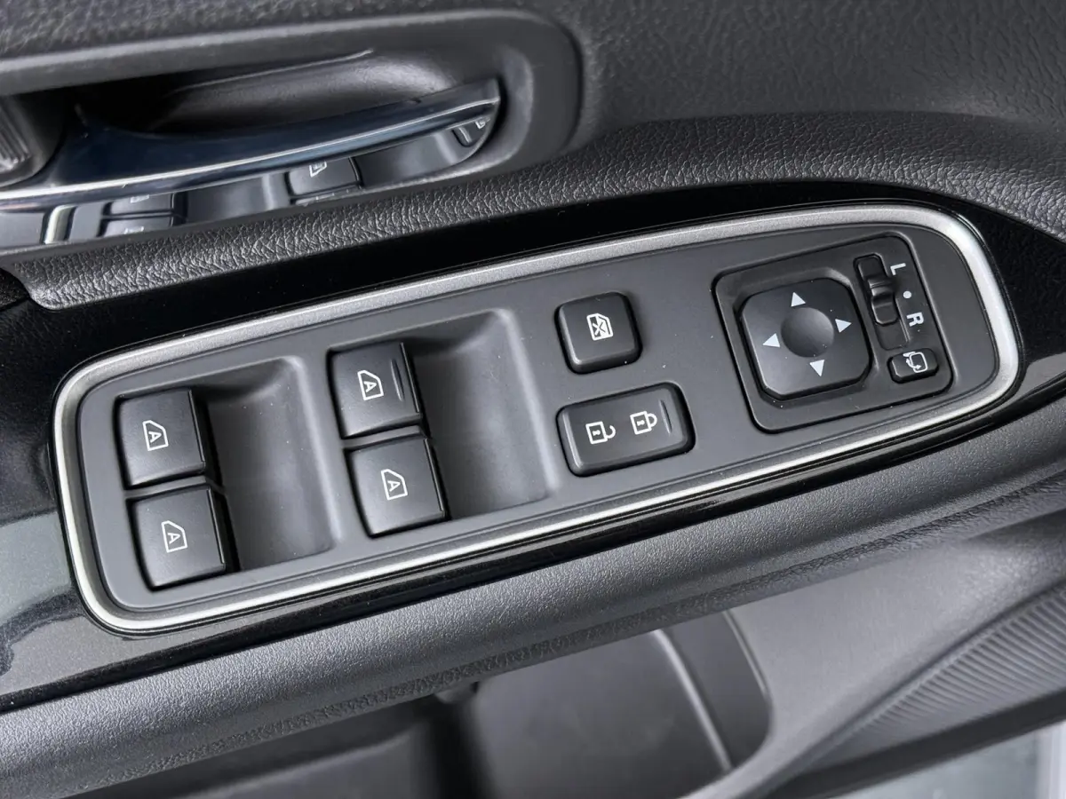 2.4 PHEV Pure Afneembare trekhaak | Stoelverwarming | 4WD