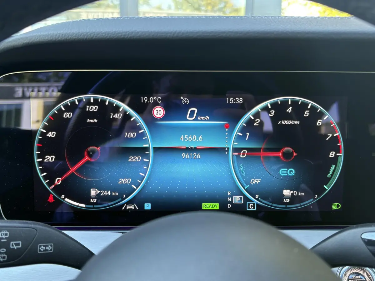 300 e Business Solution AMG MERCEDES GARANTIE T/M 03-2028 | SOH 93% | PANORAMADAK | ELEKTRISCHE TREKHAAK | DEALER ONDERHOUDEN | APPLE CARPLAY/ANDROID AUTO | BURMESTER AUDIO | 360° CAMERA |