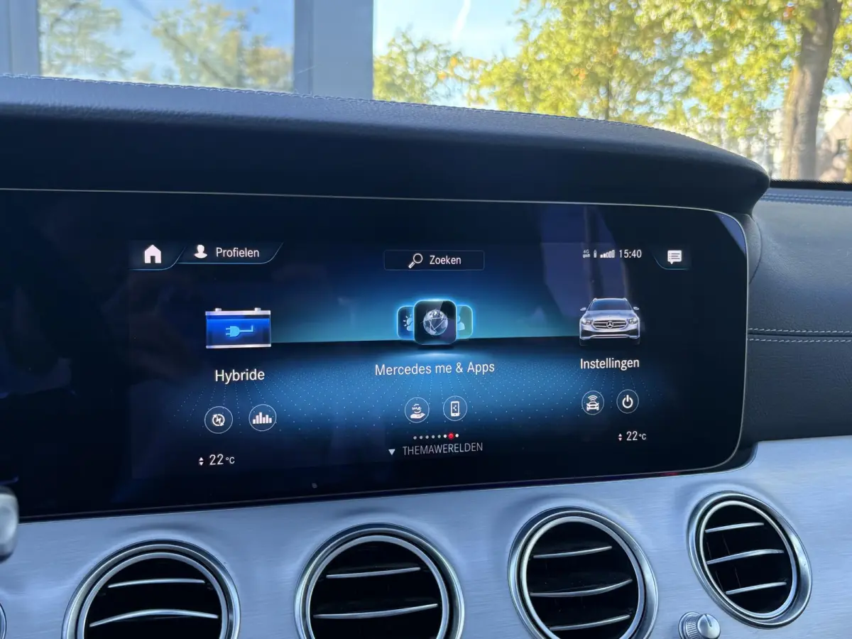 300 e Business Solution AMG MERCEDES GARANTIE T/M 03-2028 | SOH 93% | PANORAMADAK | ELEKTRISCHE TREKHAAK | DEALER ONDERHOUDEN | APPLE CARPLAY/ANDROID AUTO | BURMESTER AUDIO | 360° CAMERA |