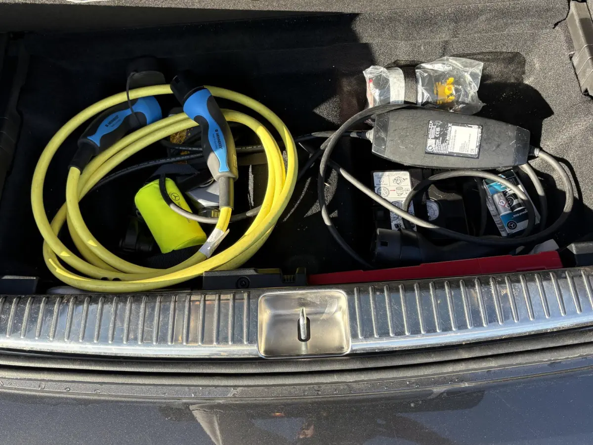 300 e Business Solution AMG MERCEDES GARANTIE T/M 03-2028 | SOH 93% | PANORAMADAK | ELEKTRISCHE TREKHAAK | DEALER ONDERHOUDEN | APPLE CARPLAY/ANDROID AUTO | BURMESTER AUDIO | 360° CAMERA |