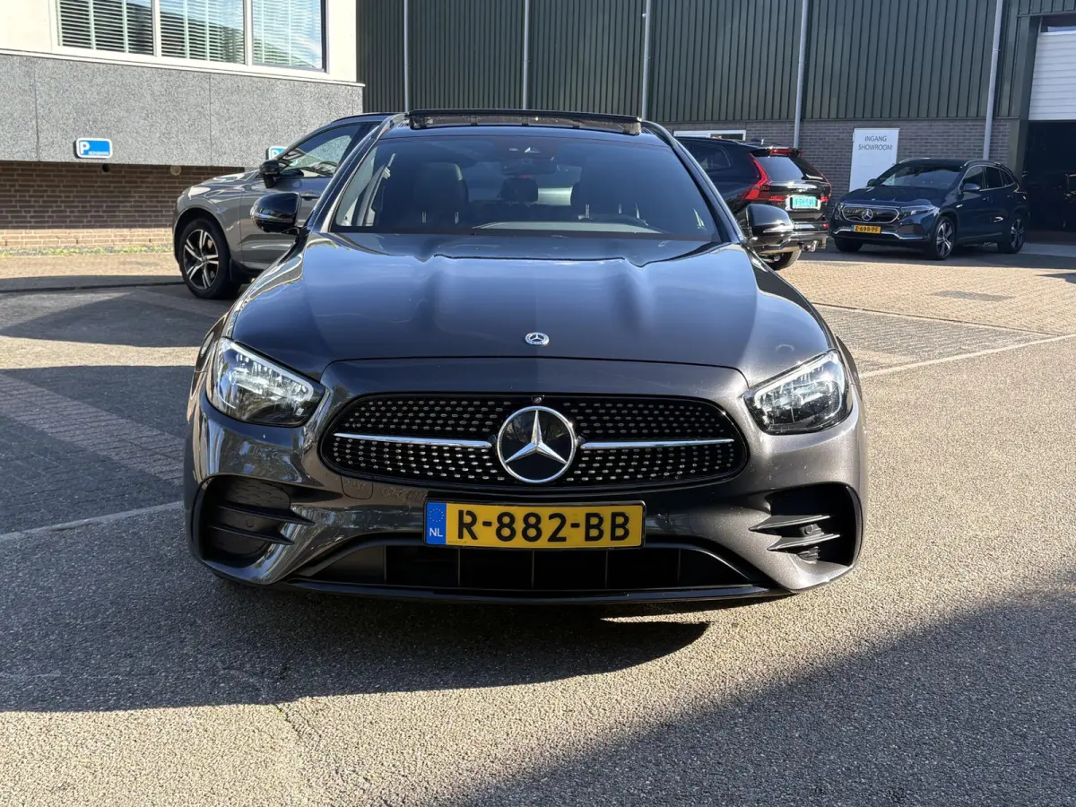 300 e Business Solution AMG MERCEDES GARANTIE T/M 03-2028 | SOH 93% | PANORAMADAK | ELEKTRISCHE TREKHAAK | DEALER ONDERHOUDEN | APPLE CARPLAY/ANDROID AUTO | BURMESTER AUDIO | 360° CAMERA |