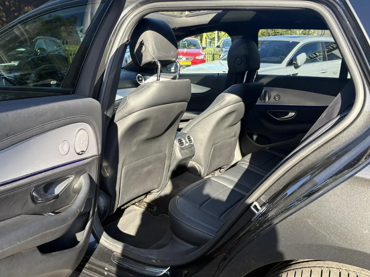 300 e Business Solution AMG MERCEDES GARANTIE T/M 03-2028 | SOH 93% | PANORAMADAK | ELEKTRISCHE TREKHAAK | DEALER ONDERHOUDEN | APPLE CARPLAY/ANDROID AUTO | BURMESTER AUDIO | 360° CAMERA |