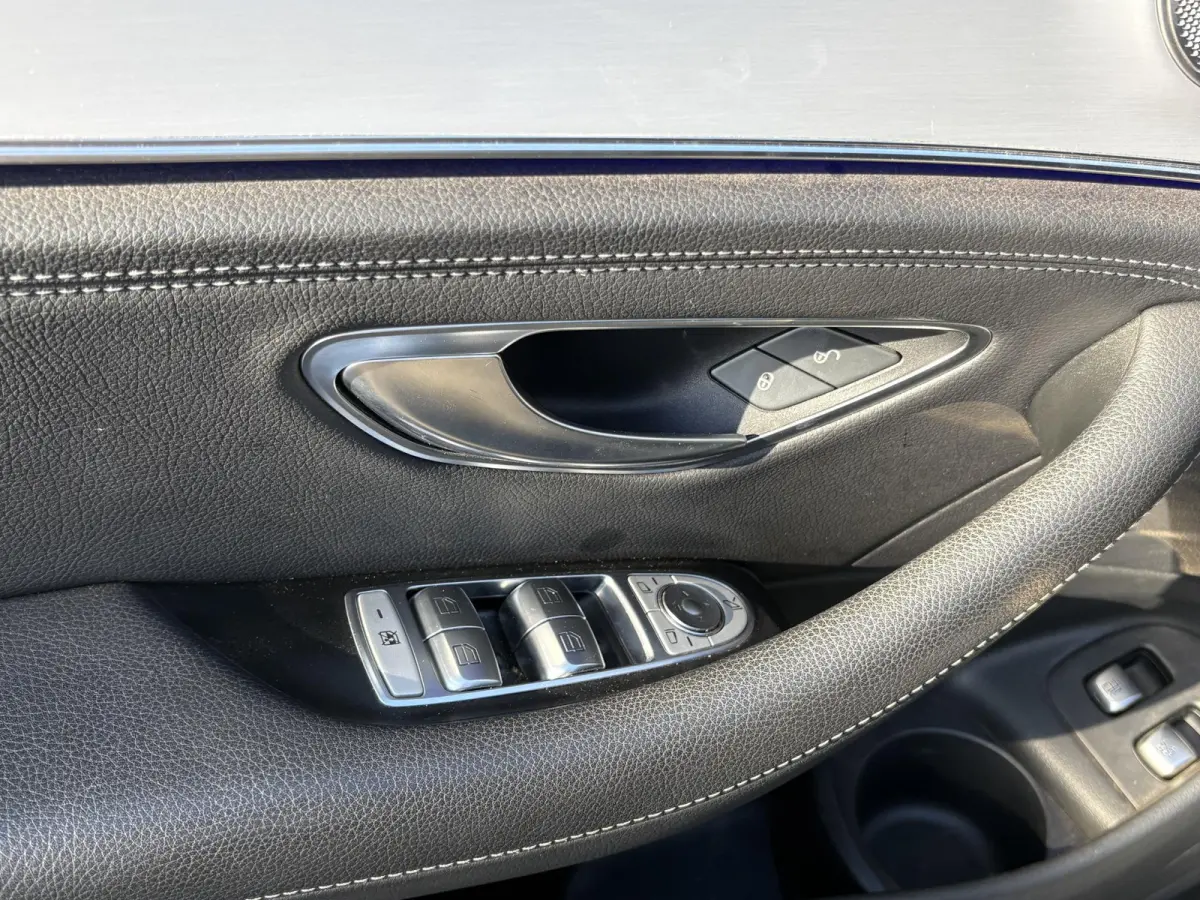 300 e Business Solution AMG MERCEDES GARANTIE T/M 03-2028 | SOH 93% | PANORAMADAK | ELEKTRISCHE TREKHAAK | DEALER ONDERHOUDEN | APPLE CARPLAY/ANDROID AUTO | BURMESTER AUDIO | 360° CAMERA |