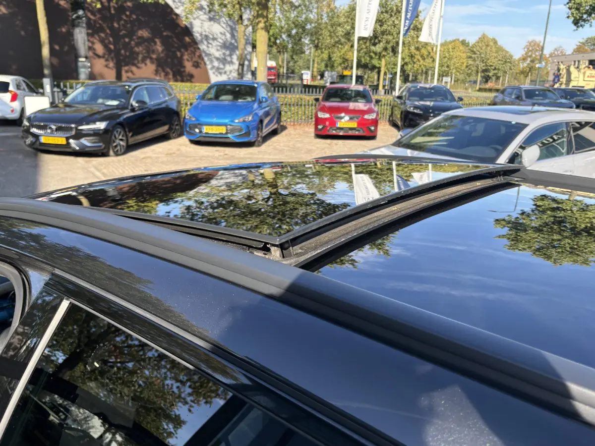 300 e Business Solution AMG MERCEDES GARANTIE T/M 03-2028 | SOH 93% | PANORAMADAK | ELEKTRISCHE TREKHAAK | DEALER ONDERHOUDEN | APPLE CARPLAY/ANDROID AUTO | BURMESTER AUDIO | 360° CAMERA |