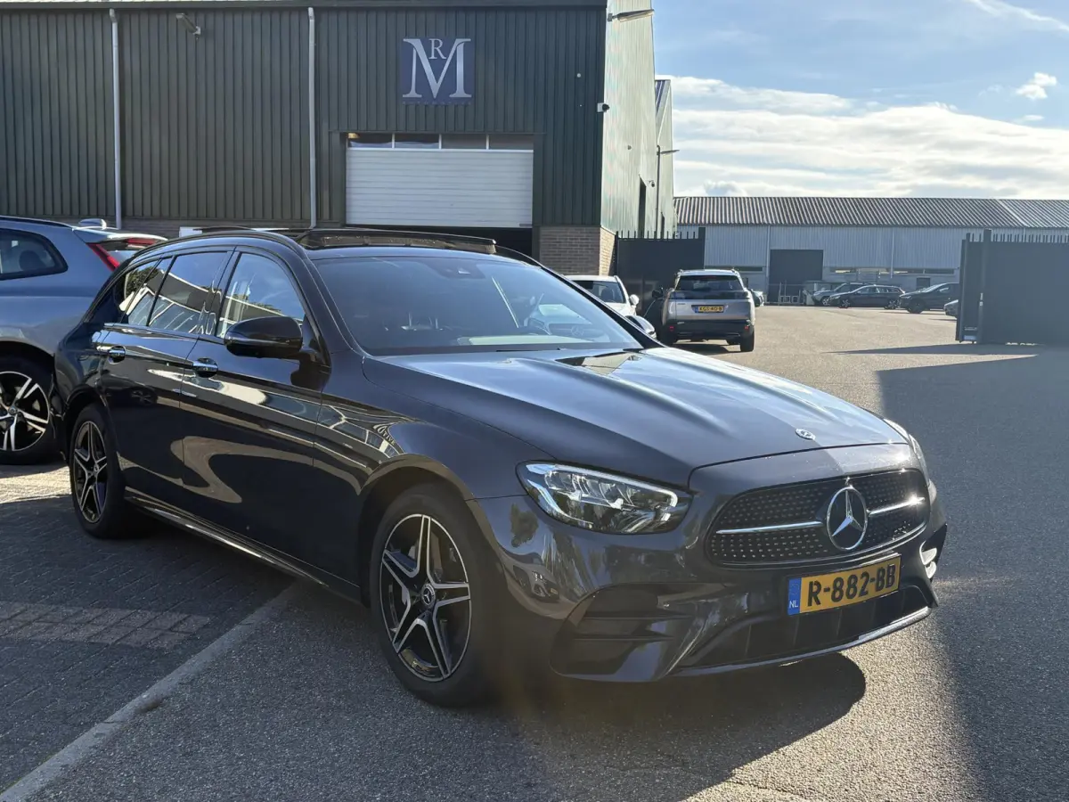 300 e Business Solution AMG MERCEDES GARANTIE T/M 03-2028 | SOH 93% | PANORAMADAK | ELEKTRISCHE TREKHAAK | DEALER ONDERHOUDEN | APPLE CARPLAY/ANDROID AUTO | BURMESTER AUDIO | 360° CAMERA |