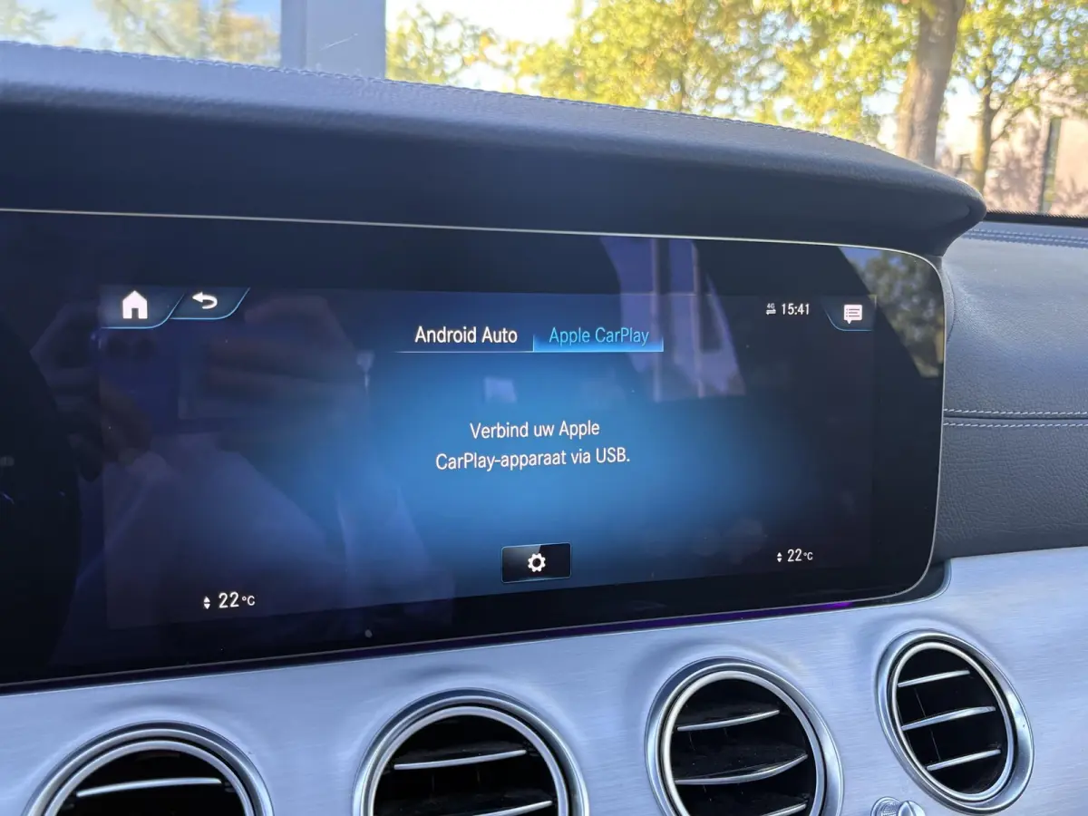 300 e Business Solution AMG MERCEDES GARANTIE T/M 03-2028 | SOH 93% | PANORAMADAK | ELEKTRISCHE TREKHAAK | DEALER ONDERHOUDEN | APPLE CARPLAY/ANDROID AUTO | BURMESTER AUDIO | 360° CAMERA |