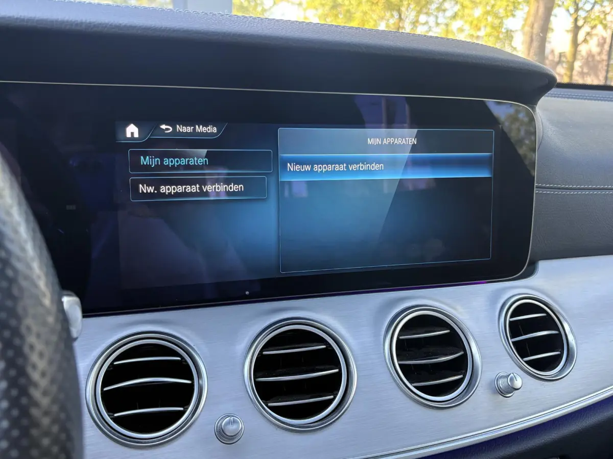 300 e Business Solution AMG MERCEDES GARANTIE T/M 03-2028 | SOH 93% | PANORAMADAK | ELEKTRISCHE TREKHAAK | DEALER ONDERHOUDEN | APPLE CARPLAY/ANDROID AUTO | BURMESTER AUDIO | 360° CAMERA |