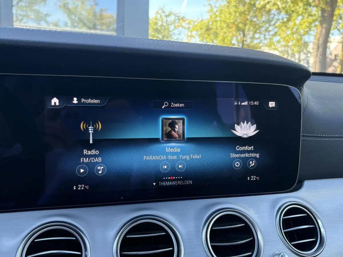300 e Business Solution AMG MERCEDES GARANTIE T/M 03-2028 | SOH 93% | PANORAMADAK | ELEKTRISCHE TREKHAAK | DEALER ONDERHOUDEN | APPLE CARPLAY/ANDROID AUTO | BURMESTER AUDIO | 360° CAMERA |