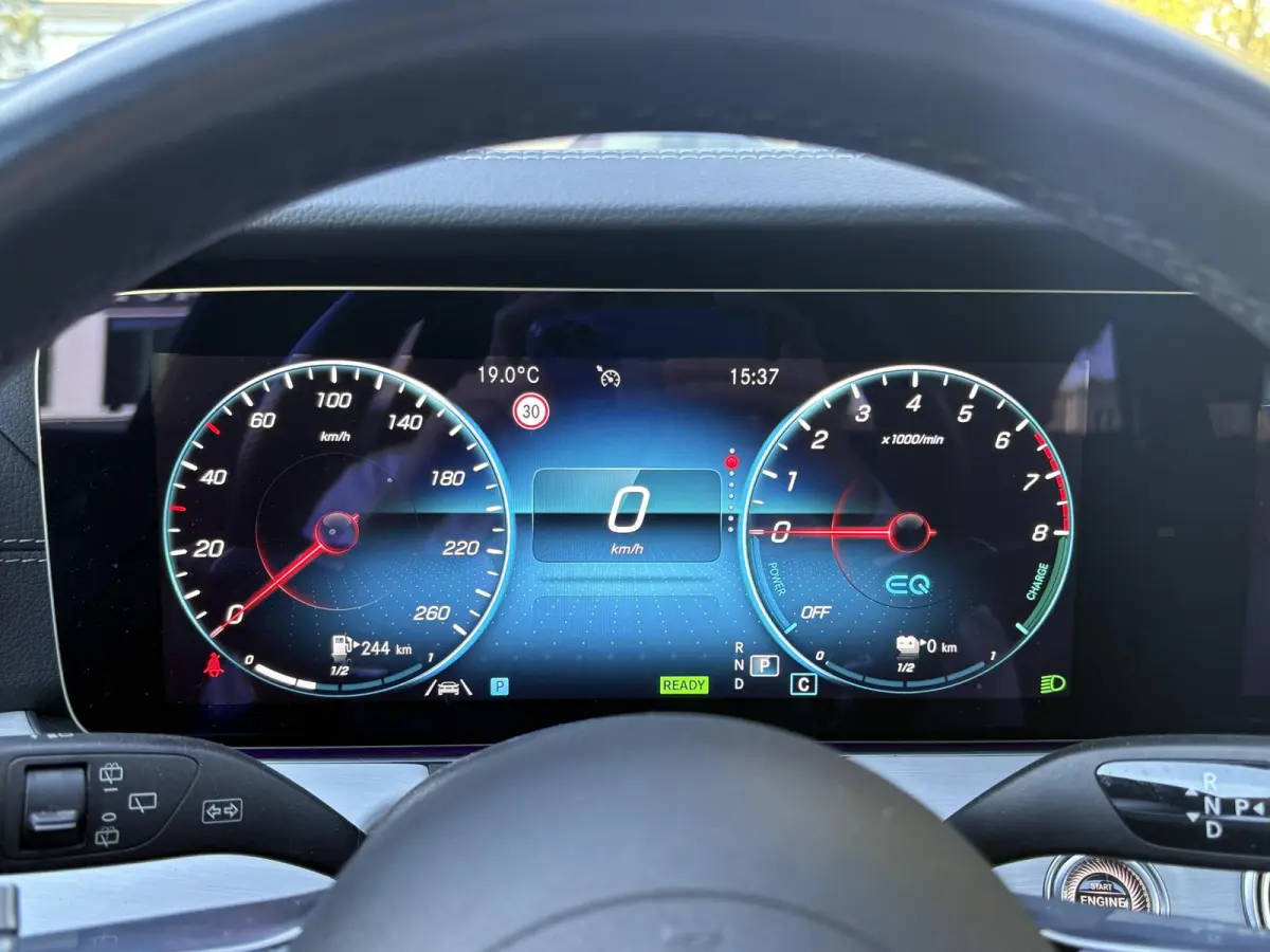 300 e Business Solution AMG MERCEDES GARANTIE T/M 03-2028 | SOH 93% | PANORAMADAK | ELEKTRISCHE TREKHAAK | DEALER ONDERHOUDEN | APPLE CARPLAY/ANDROID AUTO | BURMESTER AUDIO | 360° CAMERA |