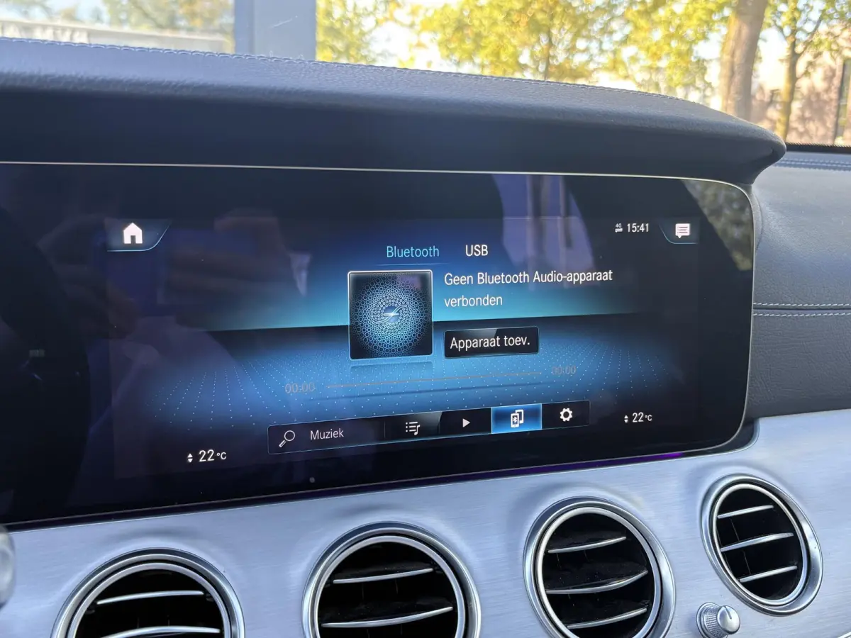 300 e Business Solution AMG MERCEDES GARANTIE T/M 03-2028 | SOH 93% | PANORAMADAK | ELEKTRISCHE TREKHAAK | DEALER ONDERHOUDEN | APPLE CARPLAY/ANDROID AUTO | BURMESTER AUDIO | 360° CAMERA |