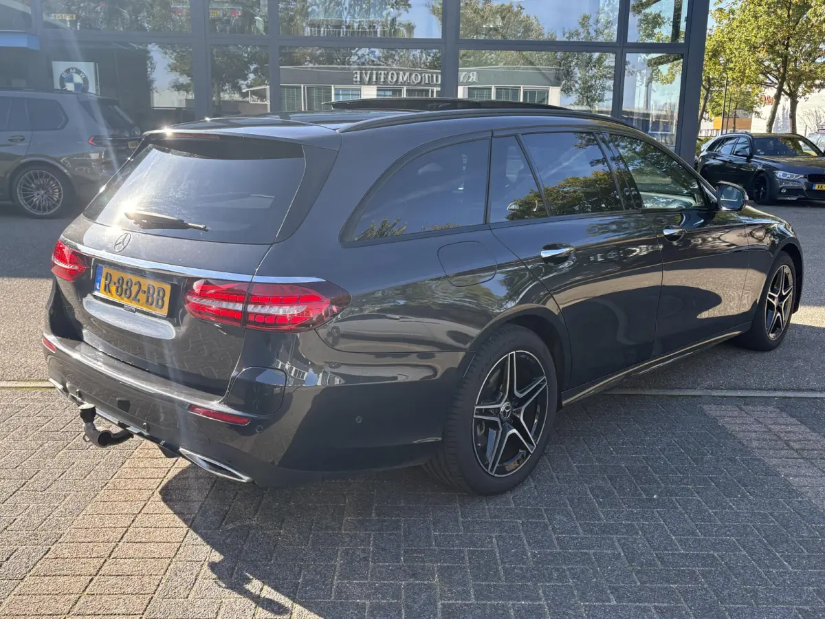 300 e Business Solution AMG MERCEDES GARANTIE T/M 03-2028 | SOH 93% | PANORAMADAK | ELEKTRISCHE TREKHAAK | DEALER ONDERHOUDEN | APPLE CARPLAY/ANDROID AUTO | BURMESTER AUDIO | 360° CAMERA |