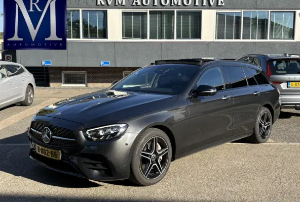 300 e Business Solution AMG MERCEDES GARANTIE T/M 03-2028 | SOH 93% | PANORAMADAK | ELEKTRISCHE TREKHAAK | DEALER ONDERHOUDEN | APPLE CARPLAY/ANDROID AUTO | BURMESTER AUDIO | 360° CAMERA |
