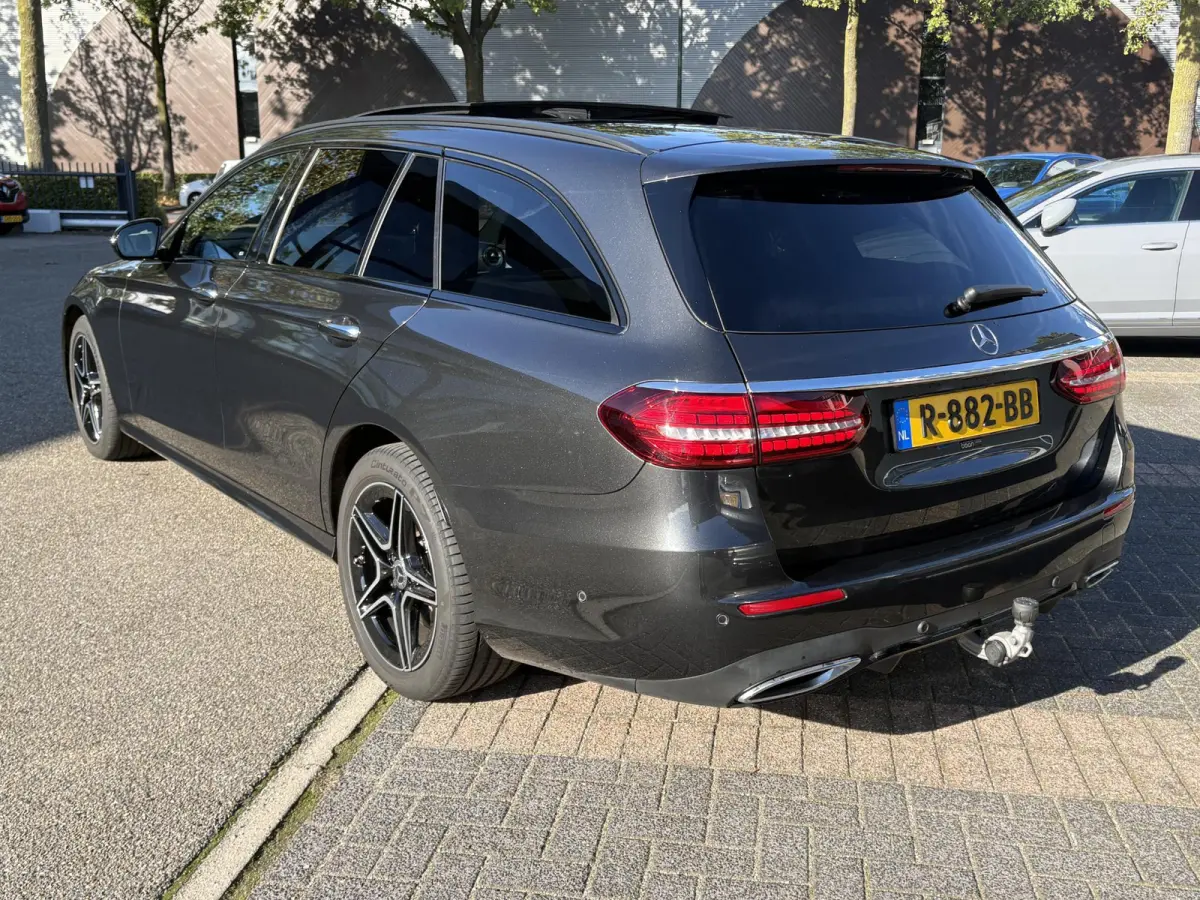 300 e Business Solution AMG MERCEDES GARANTIE T/M 03-2028 | SOH 93% | PANORAMADAK | ELEKTRISCHE TREKHAAK | DEALER ONDERHOUDEN | APPLE CARPLAY/ANDROID AUTO | BURMESTER AUDIO | 360° CAMERA |