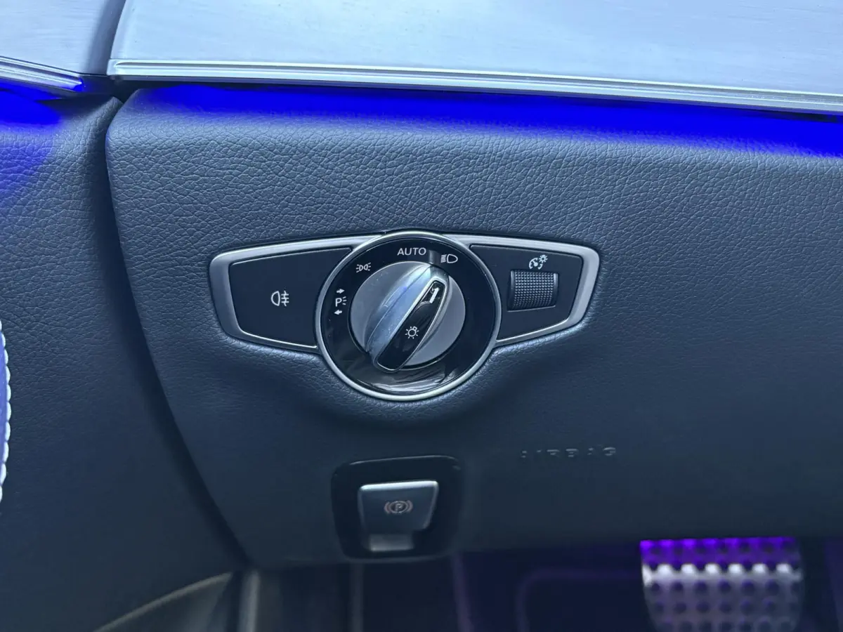 300 e Business Solution AMG MERCEDES GARANTIE T/M 03-2028 | SOH 93% | PANORAMADAK | ELEKTRISCHE TREKHAAK | DEALER ONDERHOUDEN | APPLE CARPLAY/ANDROID AUTO | BURMESTER AUDIO | 360° CAMERA |