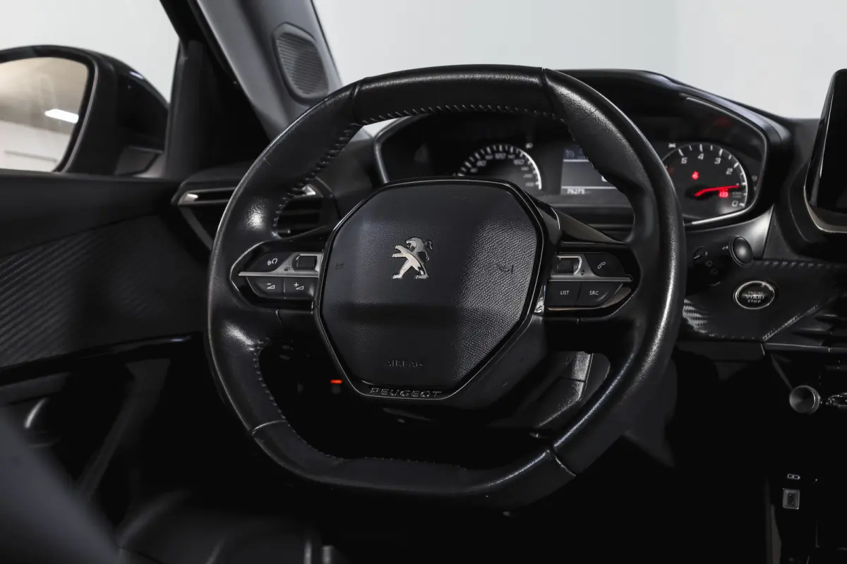 1.2 PureTech 100 PK Allure | Cruise | PDC | Camera | Carplay/Android | ECC | LM 17" |