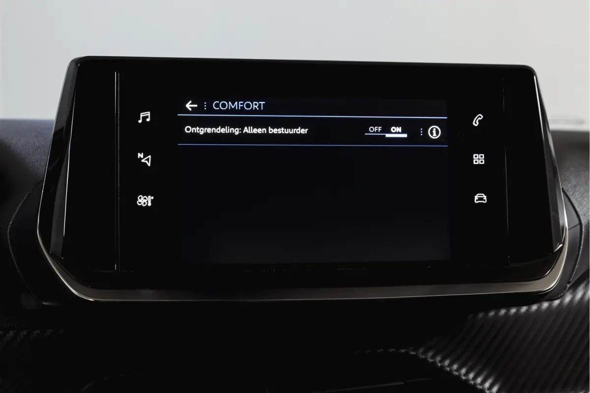 1.2 PureTech 100 PK Allure | Cruise | PDC | Camera | Carplay/Android | ECC | LM 17" |
