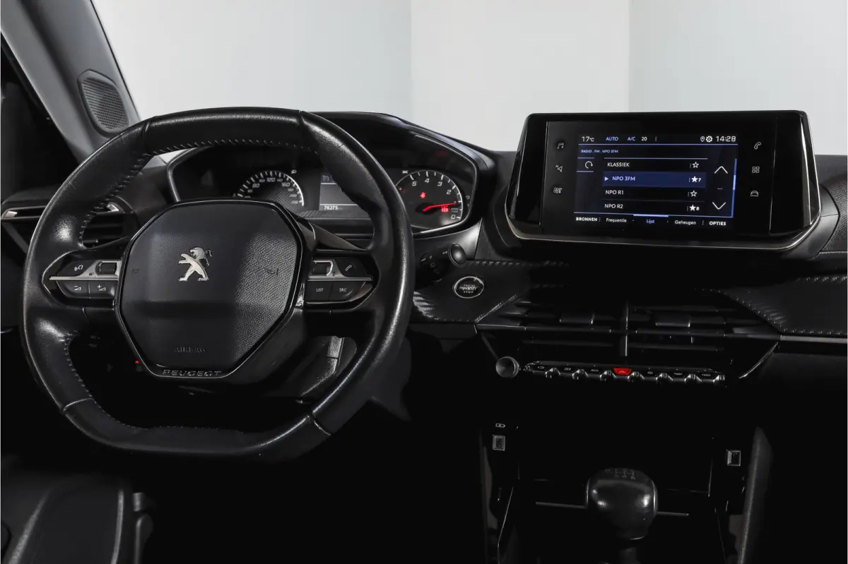 1.2 PureTech 100 PK Allure | Cruise | PDC | Camera | Carplay/Android | ECC | LM 17" |