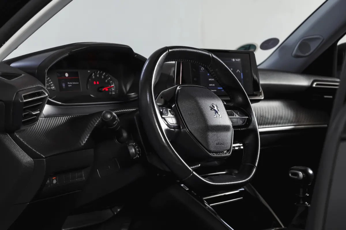 1.2 PureTech 100 PK Allure | Cruise | PDC | Camera | Carplay/Android | ECC | LM 17" |