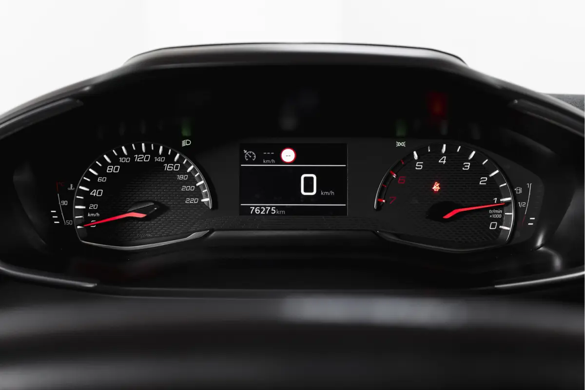 1.2 PureTech 100 PK Allure | Cruise | PDC | Camera | Carplay/Android | ECC | LM 17" |