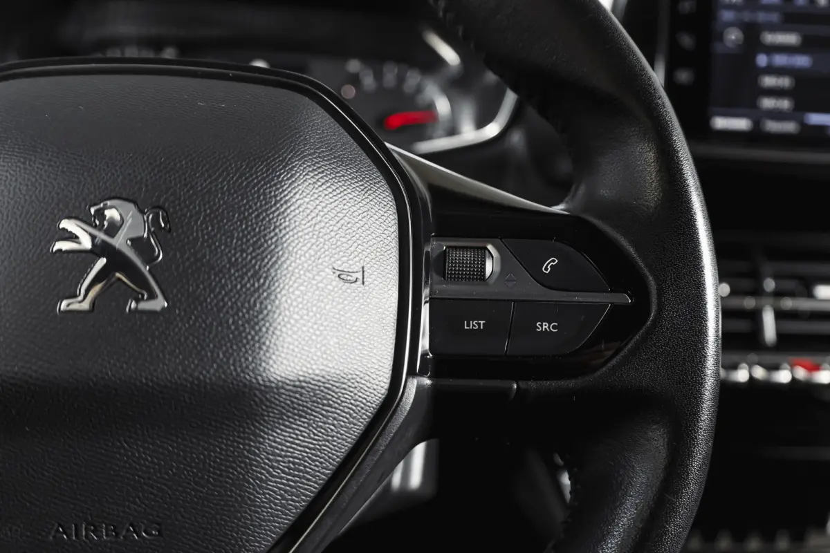 1.2 PureTech 100 PK Allure | Cruise | PDC | Camera | Carplay/Android | ECC | LM 17" |