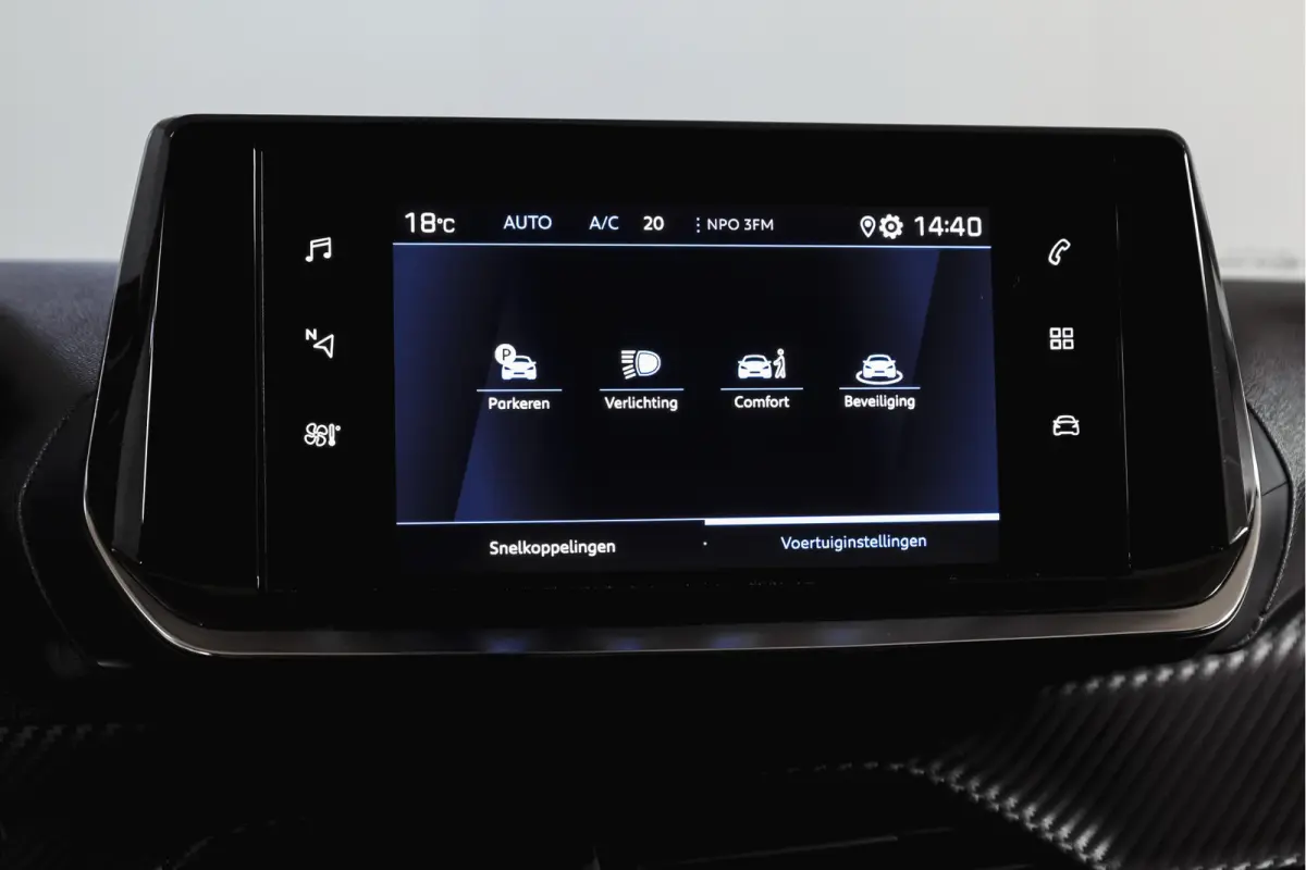 1.2 PureTech 100 PK Allure | Cruise | PDC | Camera | Carplay/Android | ECC | LM 17" |