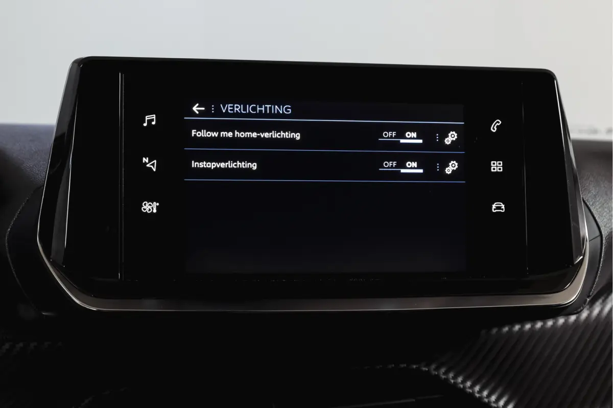 1.2 PureTech 100 PK Allure | Cruise | PDC | Camera | Carplay/Android | ECC | LM 17" |