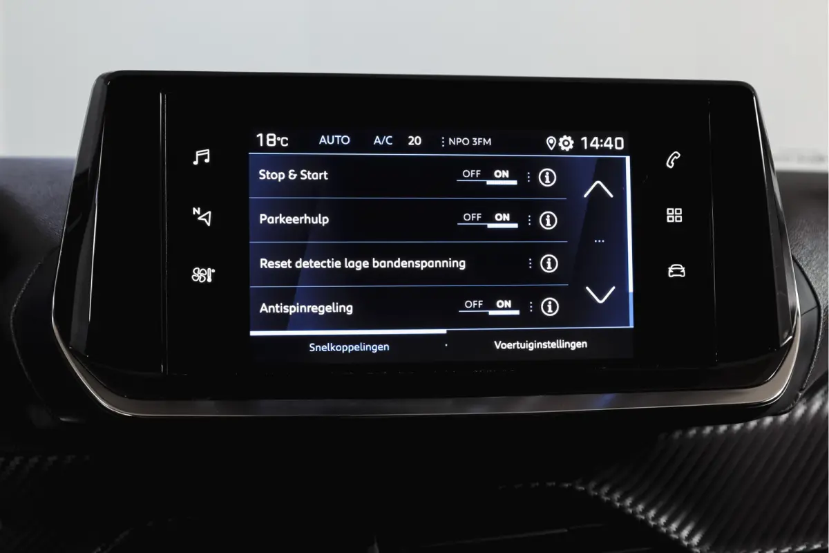 1.2 PureTech 100 PK Allure | Cruise | PDC | Camera | Carplay/Android | ECC | LM 17" |