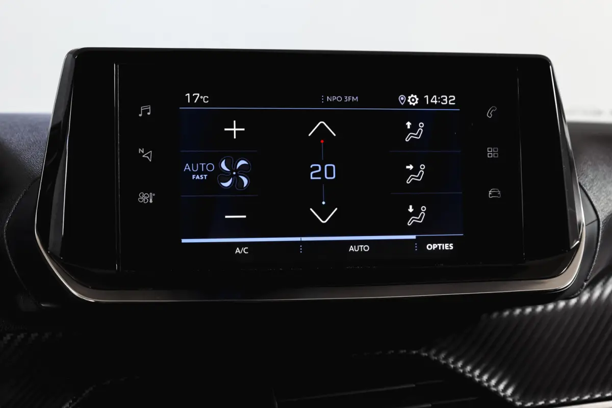 1.2 PureTech 100 PK Allure | Cruise | PDC | Camera | Carplay/Android | ECC | LM 17" |