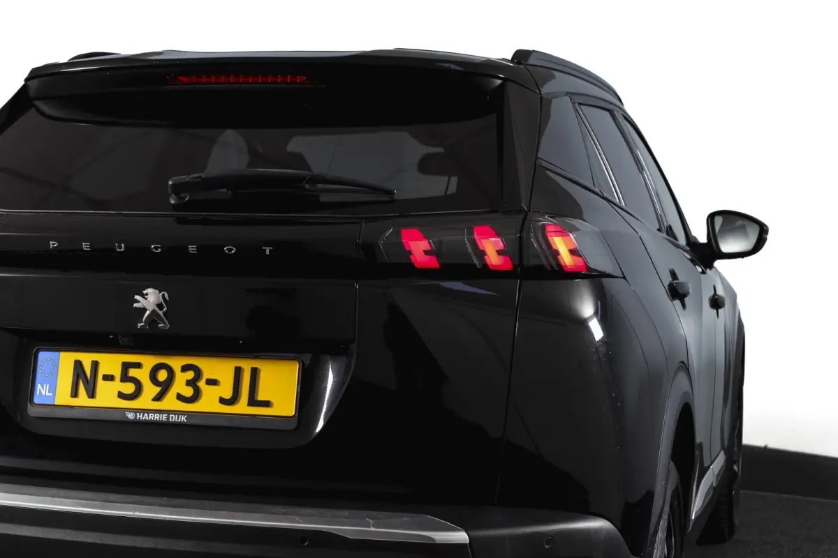 1.2 PureTech 100 PK Allure | Cruise | PDC | Camera | Carplay/Android | ECC | LM 17" |