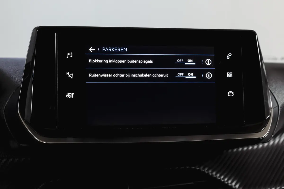 1.2 PureTech 100 PK Allure | Cruise | PDC | Camera | Carplay/Android | ECC | LM 17" |