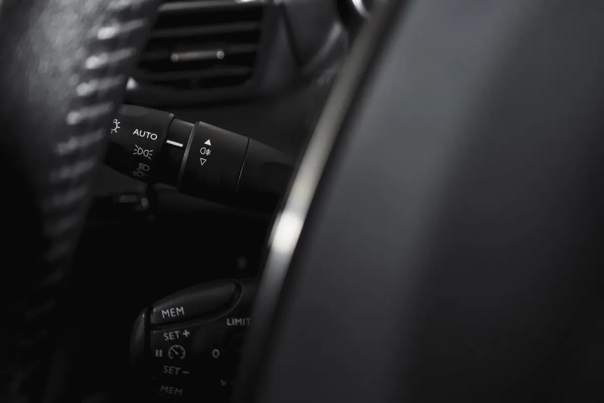 1.2 PureTech 100 PK Allure | Cruise | PDC | Camera | Carplay/Android | ECC | LM 17" |