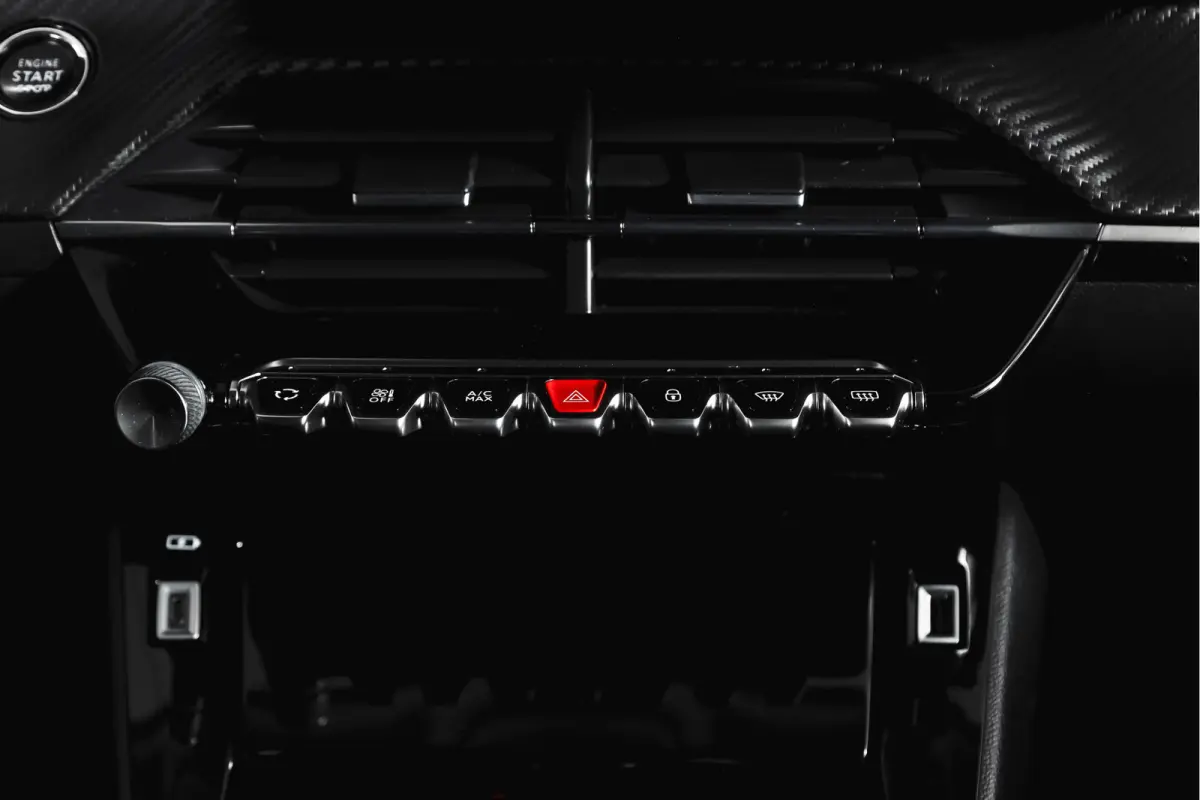 1.2 PureTech 100 PK Allure | Cruise | PDC | Camera | Carplay/Android | ECC | LM 17" |